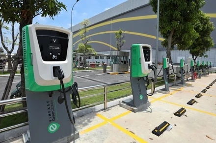 Phát triển hạ tầng trạm cung cấp năng lượng sạch cần chính sách hỗ trợ. 