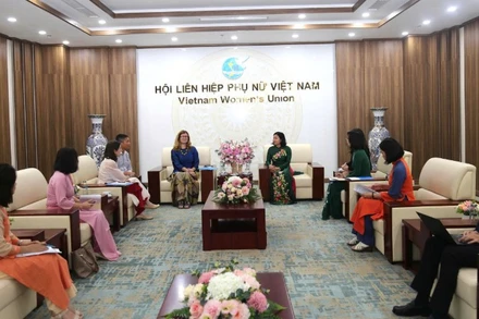 Quang cảnh buổi làm việc. 