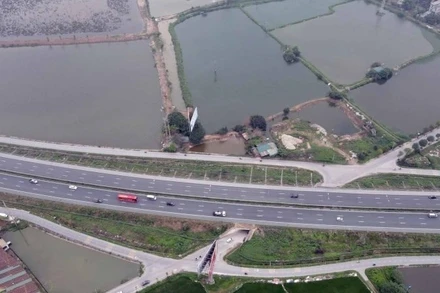 Hà Nội kịp thời điều chỉnh phân cấp dự án đầu tư công, thu hồi đất để không làm gián đoạn các dự án, trong đó có nhiều dự án đầu tư hạ tầng.