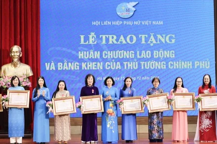 Các cá nhân vinh dự đón nhận Huân chương Lao động. 