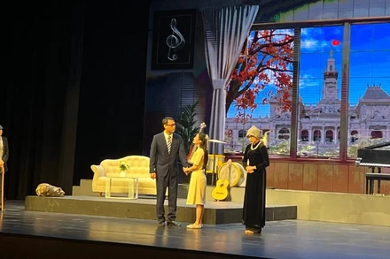 Vở kịch “Người thứ ba” ca ngợi chiến công, sự hy sinh thầm lặng của lực lượng Công an nhân dân và văn nghệ sĩ, trí thức Việt Nam.