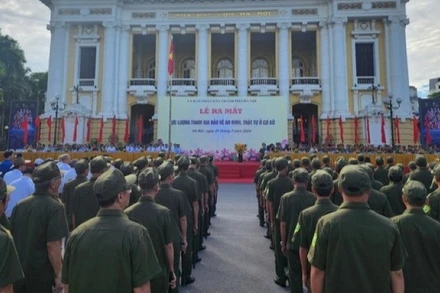 Lễ ra mắt lực lượng tham gia bảo vệ an ninh, trật tự tại Hoàn Kiếm. (Ảnh: VGP)