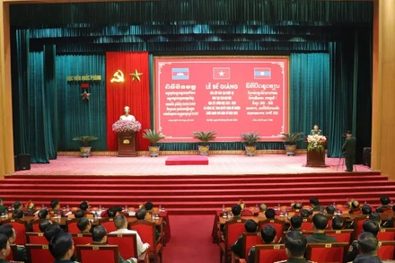 Quang cảnh lễ bế giảng.