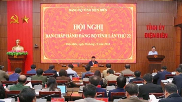Đồng chí Mùa A Sơn, Phó Bí thư Thường trực Tỉnh ủy Điện Biên quán triệt các yêu cầu tại cuộc họp Ban Chấp hành ngày 6/12.