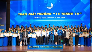 Lễ trao Giải thưởng “15 tháng 10” năm 2024.