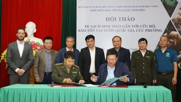 Các đơn vị lữ hành ký hợp tác với Vườn quốc gia Cúc Phương về chương trình phát triển du lịch bền vững.