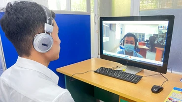 Phỏng vấn người lao động trực tuyến tại Sàn giao dịch việc làm Hà Nội. (Ảnh: HCES)
