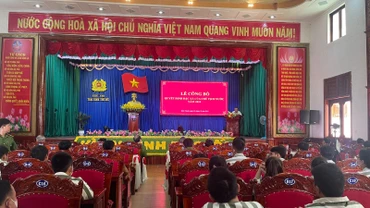 Trại giam tổ chức lễ đặc xá.