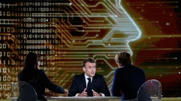 Tổng thống Emmanuel Macron hy vọng rằng nước Pháp sẽ nắm bắt được "kỷ nguyên tiến bộ mới" này. (Ảnh: REUTERS)