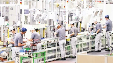 Công nhân sản xuất tại một doanh nghiệp trong khu công nghiệp ở Đồng Nai.