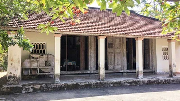 Một ngôi nhà cổ trong làng Lộc Yên.