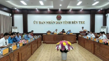 Tỉnh Bến Tre họp báo cung cấp thông tin về hội nghị xúc tiến đầu tư năm 2024. (Ảnh: HOÀNG TRUNG)