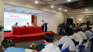 Quang cảnh buổi họp báo. (Ảnh: PHONG NGUYÊN)