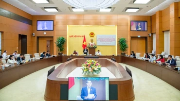Quang cảnh buổi làm việc. 
