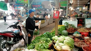 Thanh toán không dùng tiền mặt tại chợ Đại Từ, thị trấn Hùng Sơn, huyện Đại Từ (Thái Nguyên).
