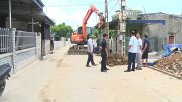 Cấp ủy, chính quyền, ngành điện và người dân đồng lòng di chuyển hệ thống cột điện trên địa bàn.
