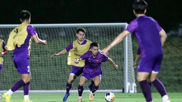 Đội tuyển U23 Việt Nam tập luyện tại Qatar chuẩn bị cho trận đấu với U23 Kuwait.