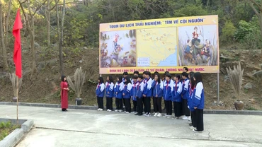 Để phát huy những giá trị lịch sử và văn hóa của địa phương, thời gian qua huyện Gia Viễn, tỉnh Ninh Bình đã xây dựng Tour du lịch "Tìm về cội nguồn" hướng đến học sinh, sinh viên và những du khách muốn tìm hiểu lịch sử. Nơi đây được biết đến là vùng đất "sinh vương sinh thánh", quê hương của Đức thánh Nguyễn Minh Không-Lý Quốc Sư và vua Đinh Tiên Hoàng.