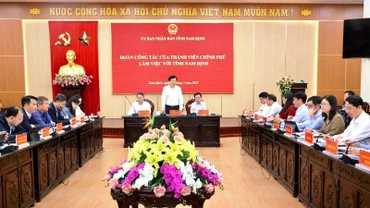 Quang cảnh buổi làm việc.