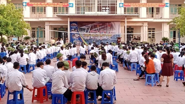 Giờ học ngoại khóa của học sinh Trường trung học phổ thông Điềm Thụy ở huyện Phú Bình (Thái Nguyên). 