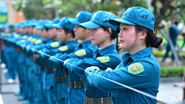 Khối nữ du kích miền nam luyện tập diễu binh cho Lễ Kỷ niệm 80 năm Ngày Quốc khánh.