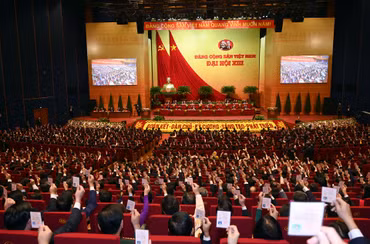 Đảng ta phải đặc biệt coi trọng hơn nữa nhiệm vụ xây dựng Đảng