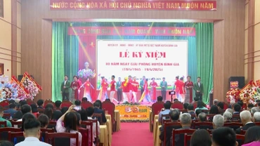 Quang cảnh Lễ kỷ niệm 80 năm Ngày Giải phóng huyện Bình Gia.