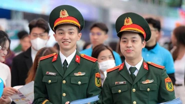 [Video] Năm 2025: Khối trường quân đội bỏ xét tuyển học bạ, chỉ còn ba phương thức tuyển sinh