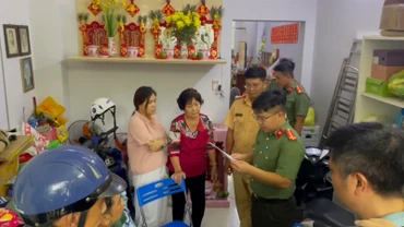 Lực lượng Công an đọc quyết định bắt giữ các đối tượng trong vụ án. (Ảnh: Công an tỉnh Lạng Sơn) 