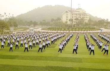 Học sinh, sinh viên sinh hoạt, học tập trong Khu đô thị Đại học Quốc gia Hà Nội tại Hòa Lạc.