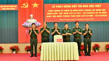 Cơ quan các phòng: Tham mưu, Chính trị và Hậu cần-Kỹ thuật, thuộc Bộ Chỉ huy quân sự tỉnh Kiên Giang đã ký kết giao ước thi đua. 