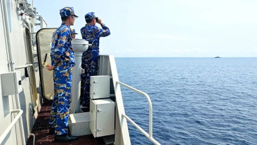 Tàu hải quân hai nước trên tuyến tuần tra chung.