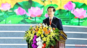 Đồng chí Võ Văn Thưởng, Ủy viên Bộ Chính trị, Thường trực Ban Bí thư, phát biểu tại Lễ kỷ niệm 200 năm danh xưng Ninh Bình và 30 năm tái lập tỉnh, ngày 27/3/2022. Ảnh: DUY LINH)
