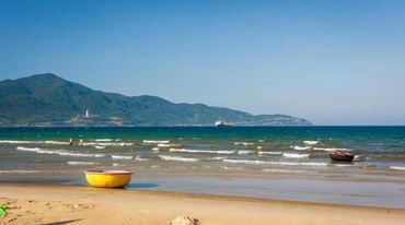 Bãi biển Mỹ Khê, Đà Nẵng. Ảnh: Expedia