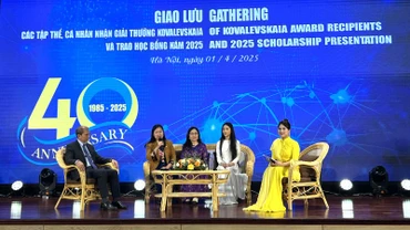 Các đại biểu chia sẻ tại buổi giao lưu. 