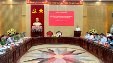 Buổi làm việc của Tổ công tác Đề án 06 của Chính phủ tại Ninh Bình. (Ảnh: Yến Trinh)