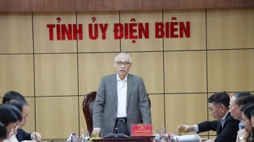 Đồng chí Lê Hoài Trung, Bí thư Trung ương Đảng, Chánh Văn phòng Trung ương Đảng phát biểu tại buổi làm việc với Tỉnh ủy Điện Biên.