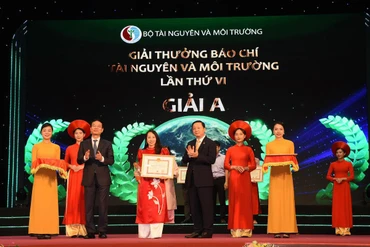 Trao giải A Giải thưởng Báo chí Tài nguyên và Môi trường lần thứ VI.