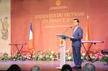Thứ trưởng Ngoại giao Hà Kim Ngọc phát biểu khai mạc chương trình "Ngày Việt Nam tại Pháp" được tổ chức ở Trung tâm Văn hóa Việt Nam tại Pháp. (Ảnh: Khải Hoàn)