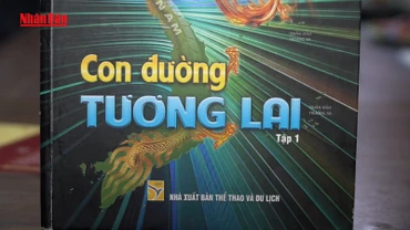 [Video] Ra mắt sách “Con đường tương lai”