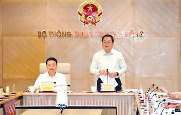 Đồng chí Nguyễn Trọng Nghĩa kết luận buổi làm việc.