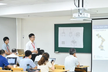 Sinh viên Đại học Bách khoa Hà Nội thuyết trình đề tài nghiên cứu khoa học. (Ảnh minh hoạ: HUST)