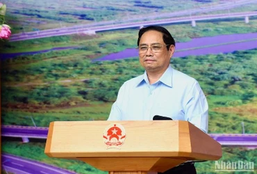 Thủ tướng Phạm Minh Chính, Trưởng Ban Chỉ đạo Nhà nước các công trình, dự án quan trọng quốc gia, trọng điểm ngành giao thông vận tải, chủ trì họp phiên thứ 7 của Ban Chỉ đạo.