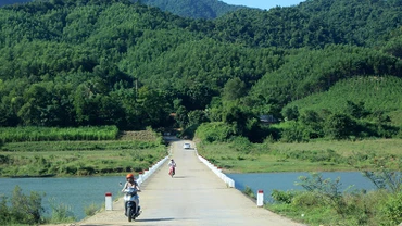 Đường vào xã an toàn khu Ba Lòng, huyện Đakrông, Quảng Trị. (Ảnh: Quang Huy)
