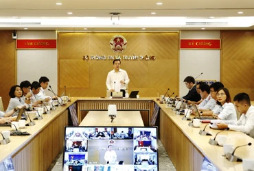 Hội nghị trực tuyến chỉ đạo, quán triệt triển khai thanh tra đột xuất việc chấp hành pháp luật về quản lý thông tin thuê bao dịch vụ viễn thông di động mặt đất. 