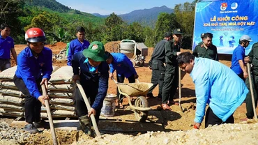 Tuổi trẻ Quảng Nam ra quân hưởng ứng phong trào thi đua xóa nhà tạm, nhà dột nát trên địa bàn tỉnh.