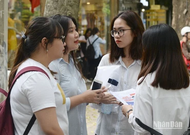 Thí sinh tham dự kỳ thi tốt nghiệp (Ảnh minh hoạ: THỦY NGUYÊN)