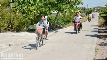 Học sinh xã ATK Vĩnh Phong, huyện Vĩnh Thuận, tỉnh Kiên Giang. (Ảnh: QUỐC TRINH)