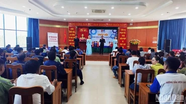 Chương trình văn nghệ chào mừng Ngày hội.
