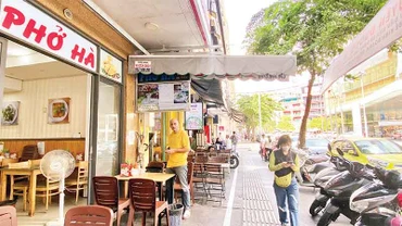 Một tuyến đường trên địa bàn Quận 1 đang áp dụng thu phí vỉa hè qua phần mềm.
